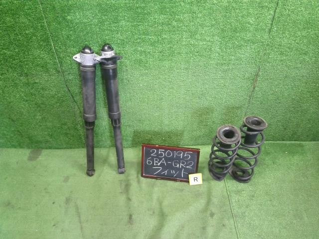 フィット 6BA-GR2 リアショック左右セット　スプリング　バネセット 52611-TZD-J01 自社品番250195
