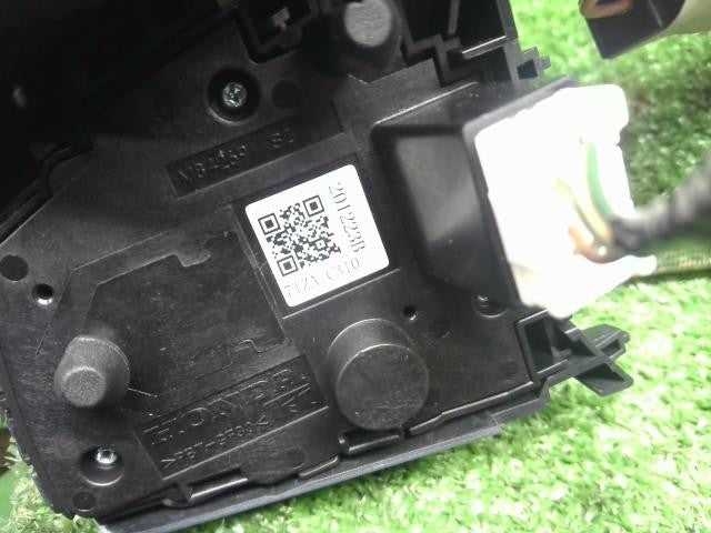 フィット 6BA-GR2 ステアリングスイッチ　ハンドルSW 35880-TZA-L61,36770-TZA-C31 自社品番250195