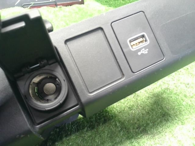 フィット 6BA-GR2 USBポート 自社品番250195