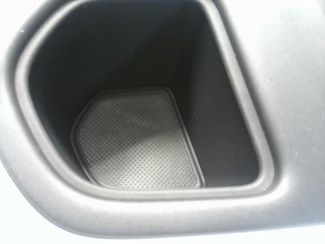 フィット 6BA-GR2 ドリンクホルダー左側　助手席側 77230-TZA-003ZB 自社品番250195