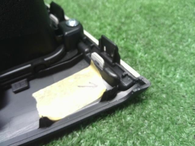 フィット 6BA-GR2 ドリンクホルダー左側　助手席側 77230-TZA-003ZB 自社品番250195