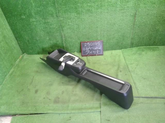 フィット 6BA-GR2 センターコンソールボックス　シフトパネル 83401-TZA-003ZA 自社品番250195