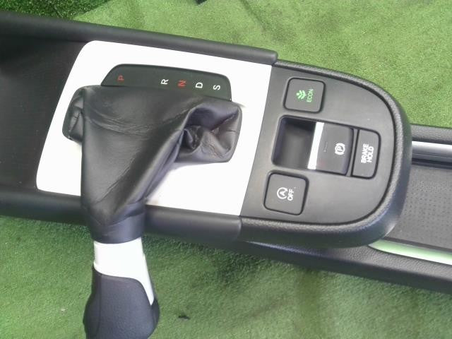 フィット 6BA-GR2 センターコンソールボックス　シフトパネル 83401-TZA-003ZA 自社品番250195