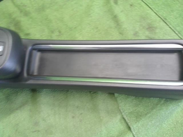 フィット 6BA-GR2 センターコンソールボックス　シフトパネル 83401-TZA-003ZA 自社品番250195