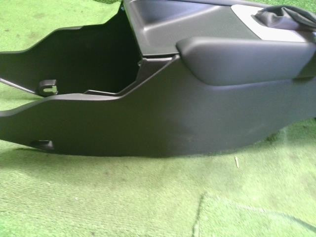 フィット 6BA-GR2 センターコンソールボックス　シフトパネル 83401-TZA-003ZA 自社品番250195