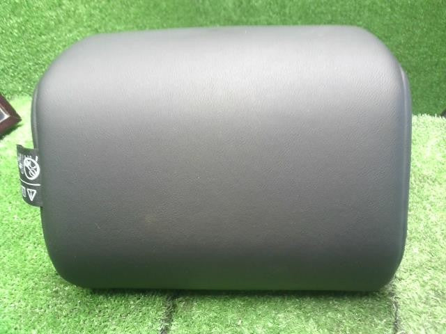 フィット 6BA-GR2 ヘッドレスト2列目中央　 82940-TZA-J21ZA 自社品番250195