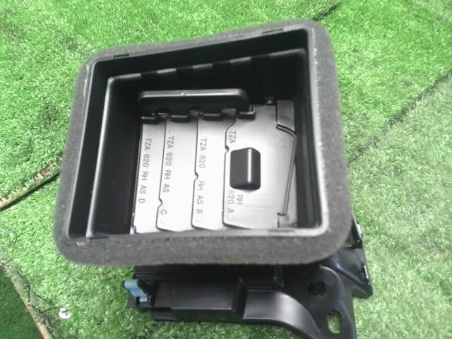 フィット 6BA-GR2 左側エアコン吹出口　AC吹き出し口　助手席側　 77620-TZA-J01ZA 自社品番250195