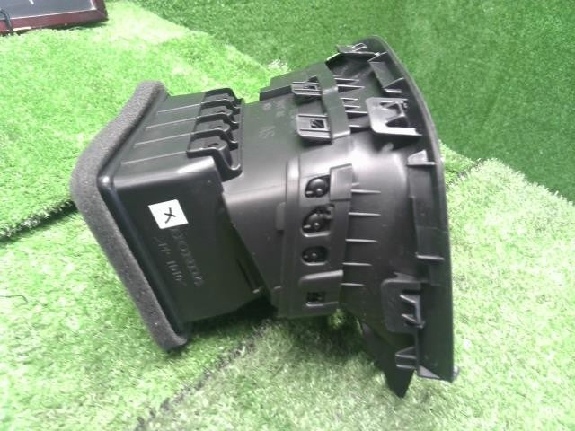 フィット 6BA-GR2 左側エアコン吹出口　AC吹き出し口　助手席側　 77620-TZA-J01ZA 自社品番250195