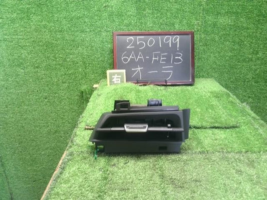 オーラ 6AA-FE13 右側エアコン吹出口　AC吹き出し口　自社品番250199