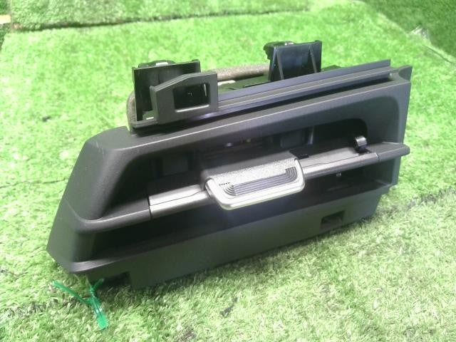 オーラ 6AA-FE13 右側エアコン吹出口　AC吹き出し口　自社品番250199