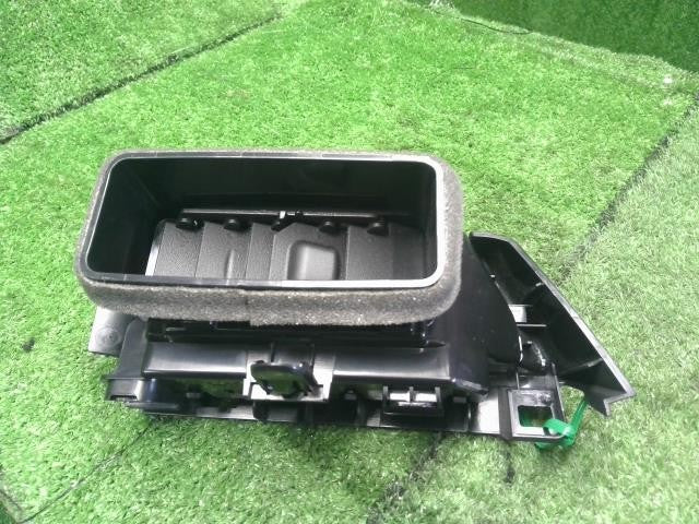 オーラ 6AA-FE13 右側エアコン吹出口　AC吹き出し口　自社品番250199