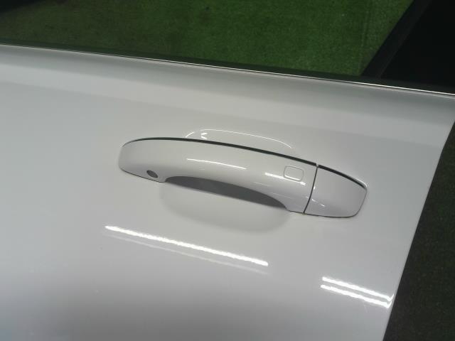 【中古】アウディ A6 DBA-4GCHVS 左フロントドア　 助手席側　LS9R　4G0831051 自社品番240646