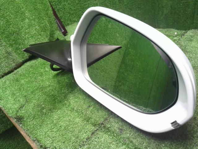 【中古】アウディ A6 DBA-4GCHVS 右 運転席 ドアミラー サイドミラー　4G2857410AE　LS9R　 自社品番240646