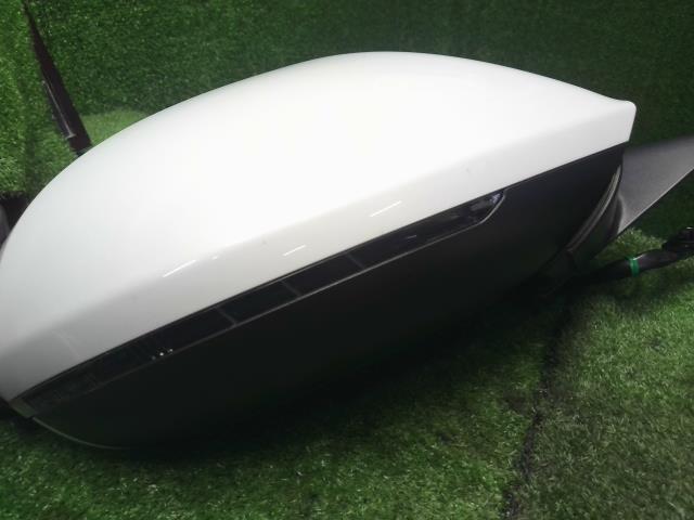 【中古】アウディ A6 DBA-4GCHVS 右 運転席 ドアミラー サイドミラー　4G2857410AE　LS9R　 自社品番240646