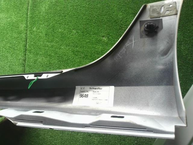 【中古】アウディ A6 DBA-4GCHVS 右サイドステップ サイドシル スポイラー パネル　4G0853856F 自社品番240646