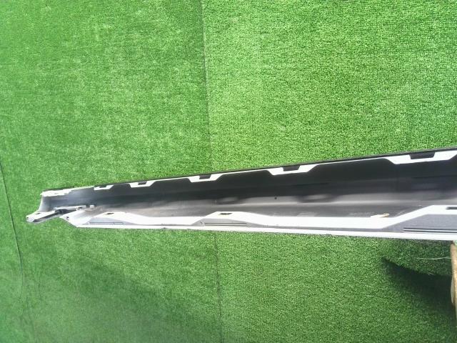 【中古】アウディ A6 DBA-4GCHVS 右サイドステップ サイドシル スポイラー パネル　4G0853856F 自社品番240646