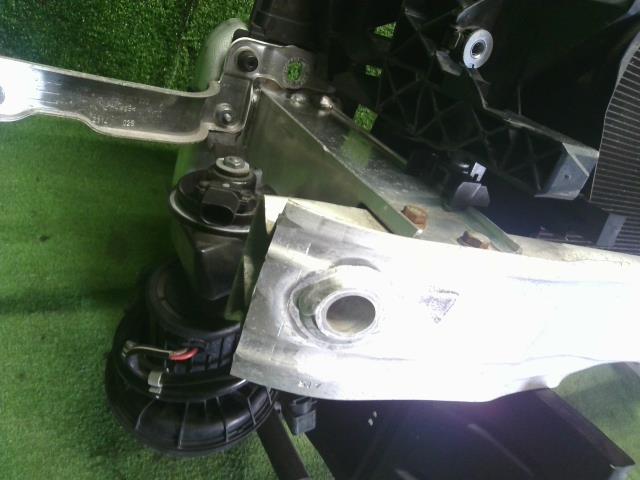 【中古】アウディ A6 DBA-4GCHVS ラジエータコアサポート 4G0805594C 自社品番240646 LS9R