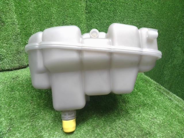【中古】アウディ A6 DBA-4GCHVS ラジエータリザーブタンク 4G0121403AC 自社品番240646 LS9R