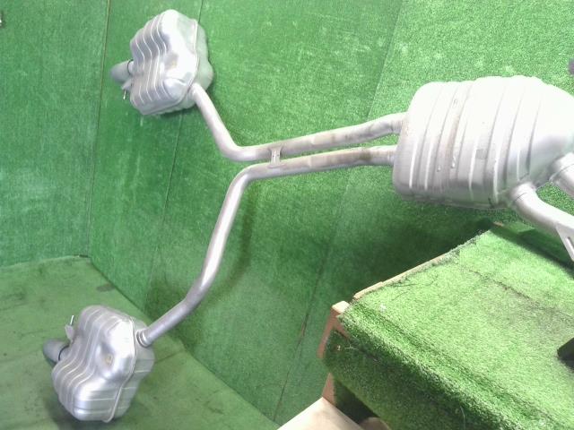 【中古】アウディ A6 DBA-4GCHVS リア　マフラー 4G0253409C 自社品番240646 LS9R