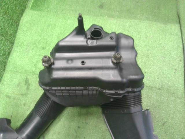 【中古】アウディ A6 DBA-4GCHVS エアクリーナーＡＳＳＹ 4G0133836 自社品番240646 LS9R
