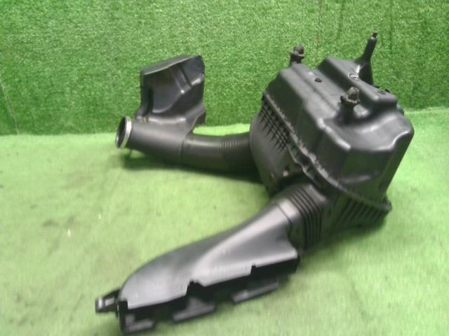 【中古】アウディ A6 DBA-4GCHVS エアクリーナーＡＳＳＹ 4G0133836 自社品番240646 LS9R