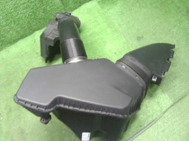 【中古】アウディ A6 DBA-4GCHVS エアクリーナーＡＳＳＹ 4G0133836 自社品番240646 LS9R