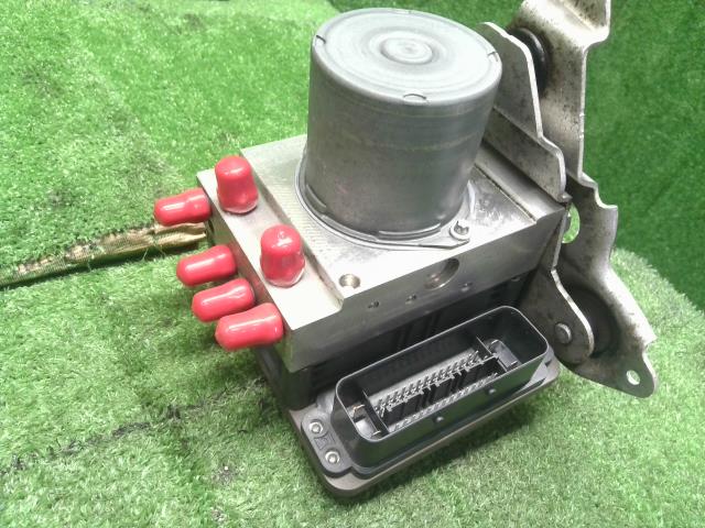 【中古】アウディ A6 DBA-4GCHVS ＡＢＳアクチュエーター  自社品番240646 LS9R