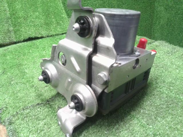 【中古】アウディ A6 DBA-4GCHVS ＡＢＳアクチュエーター  自社品番240646 LS9R