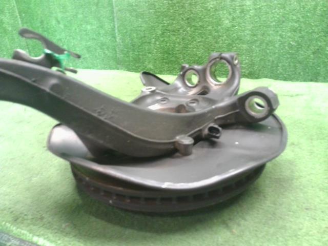 【中古】アウディ A6 DBA-4GCHVS 右 フロント ナックルハブ 4G0407254A 自社品番240646 LS9R