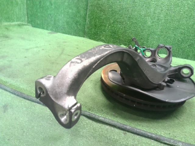 【中古】アウディ A6 DBA-4GCHVS 右 フロント ナックルハブ 4G0407254A 自社品番240646 LS9R