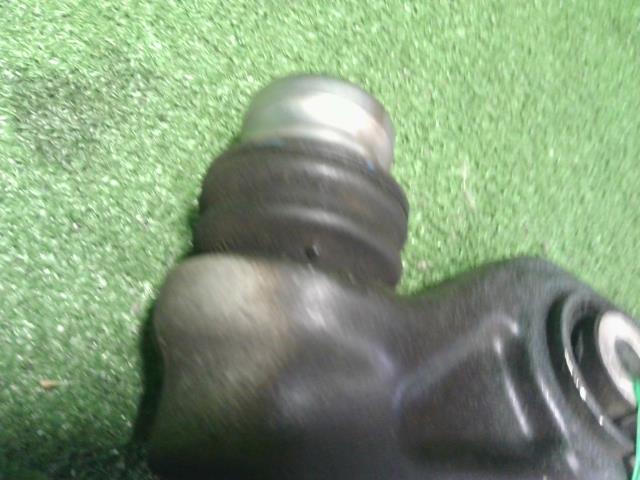 【中古】アウディ A6 DBA-4GCHVS 右Ｆロアアーム 8K0407152F 自社品番240646 LS9R