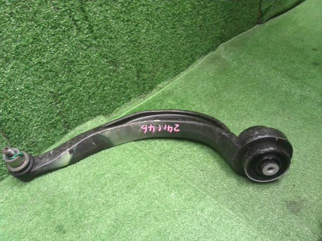 【中古】アウディ A6 DBA-4GCHVS 右Ｆロアアーム 8K0407152F 自社品番240646 LS9R
