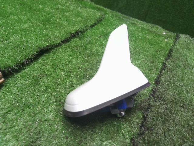 【中古】アウディ A6 DBA-4GCHVS アンテナ  自社品番240646 LS9R