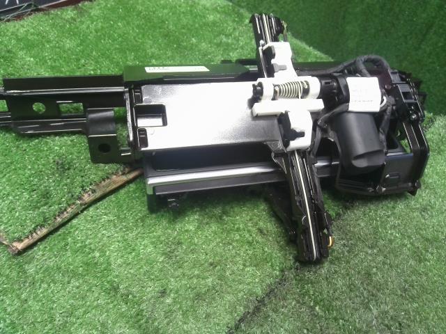 【中古】アウディ A6 DBA-4GCHVS マルチモニター  自社品番240646 LS9R