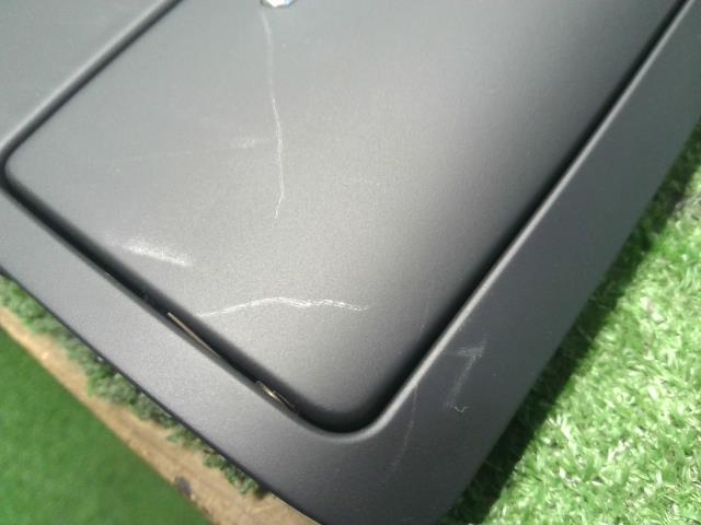 【中古】アウディ A6 DBA-4GCHVS ルームランプ 4G0947135B 自社品番240646 LS9R