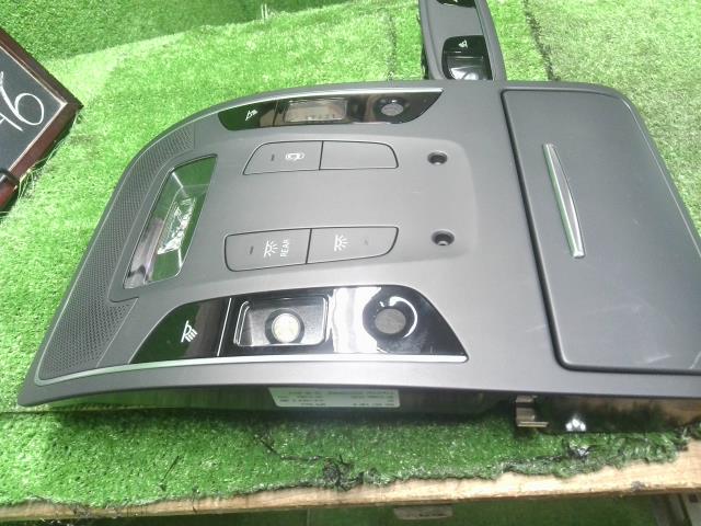 【中古】アウディ A6 DBA-4GCHVS ルームランプ 4G0947135B 自社品番240646 LS9R