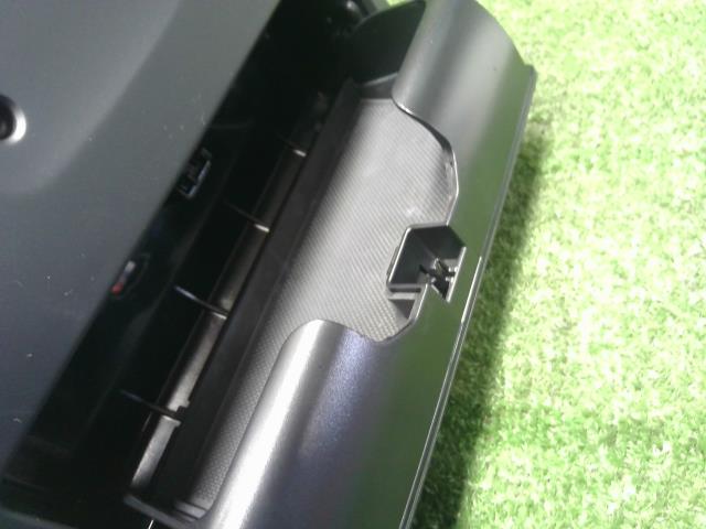 【中古】アウディ A6 DBA-4GCHVS ルームランプ 4G0947135B 自社品番240646 LS9R