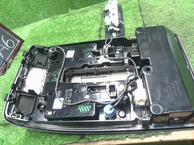 【中古】アウディ A6 DBA-4GCHVS ルームランプ 4G0947135B 自社品番240646 LS9R