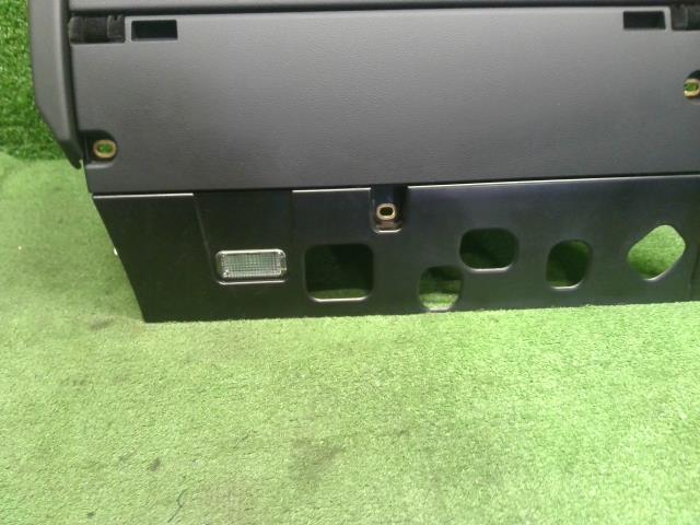 【中古】アウディ A6 DBA-4GCHVS グローブＢＯＸ  自社品番240646 LS9R