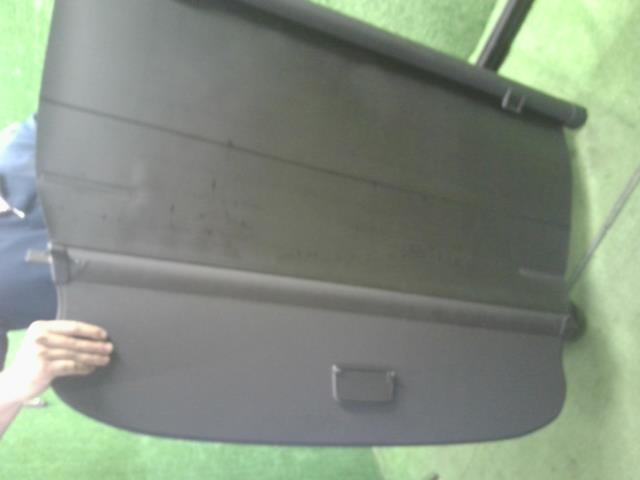 【中古】アウディ A6 DBA-4GCHVS Ｒボード・トノカバー  自社品番240646 LS9R