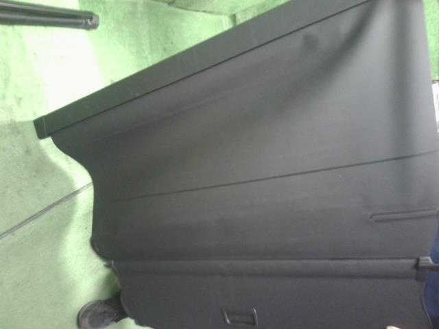 【中古】アウディ A6 DBA-4GCHVS Ｒボード・トノカバー  自社品番240646 LS9R