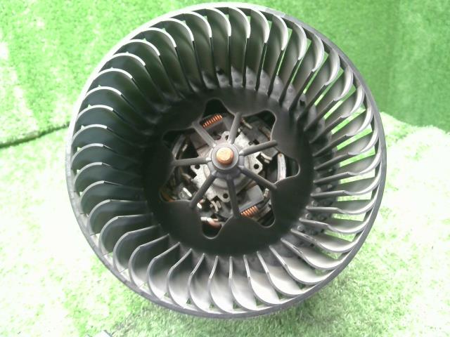 【中古】BMW ミニ ABA-ML16 ヒーターブロアモーター 64113422645 自社品番240711