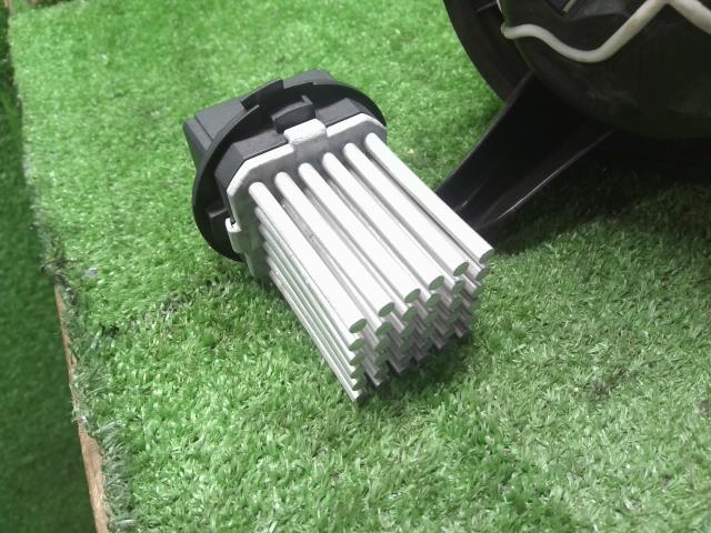 【中古】BMW ミニ ABA-ML16 ヒーターブロアモーター 64113422645 自社品番240711