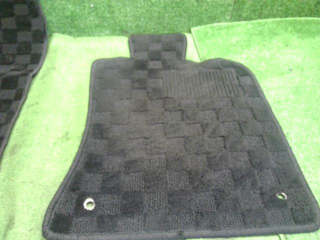 【中古】BMW ミニ ABA-ML16 フロアマット 1台分 51477324818 自社品番240711