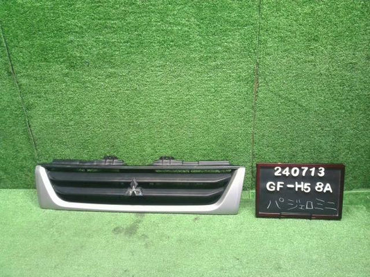 【中古】パジェロミニ GF-H58A ラジエーター フロントグリル MR387815 自社品番240713 A26