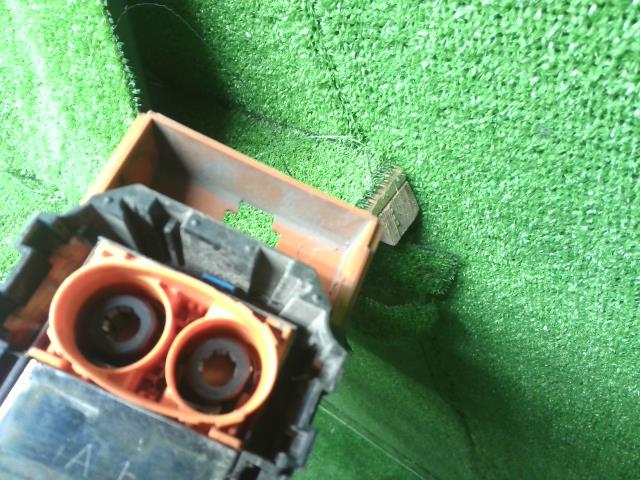 【中古】サクラ ZAA-B6AW フューエルリッド 給油口パネル  自社品番240716 W13