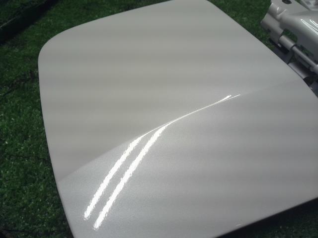 【中古】サクラ ZAA-B6AW フューエルリッド 給油口パネル  自社品番240716 W13