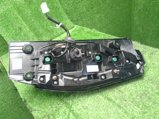 【中古】サクラ ZAA-B6AW 左テールランプ ライト 26555-7PA0A 自社品番240716 W13