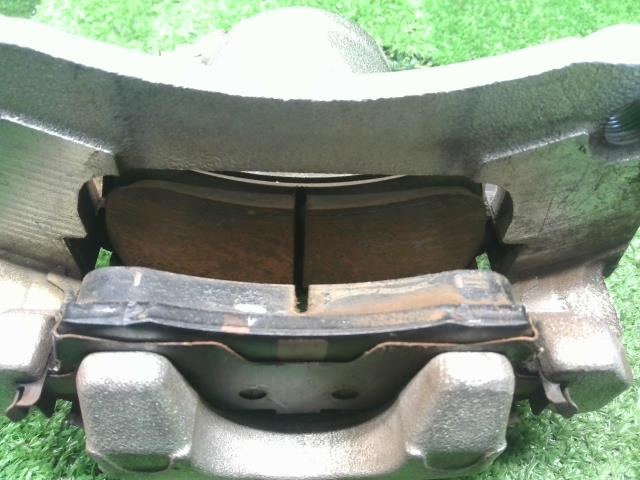 【中古】サクラ ZAA-B6AW 左フロントキャリパー 41001-7MV1A 自社品番240716 W13