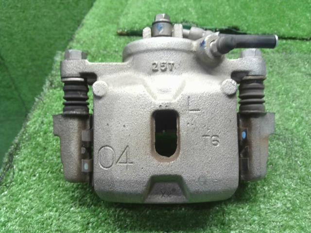 【中古】サクラ ZAA-B6AW 左フロントキャリパー 41001-7MV1A 自社品番240716 W13